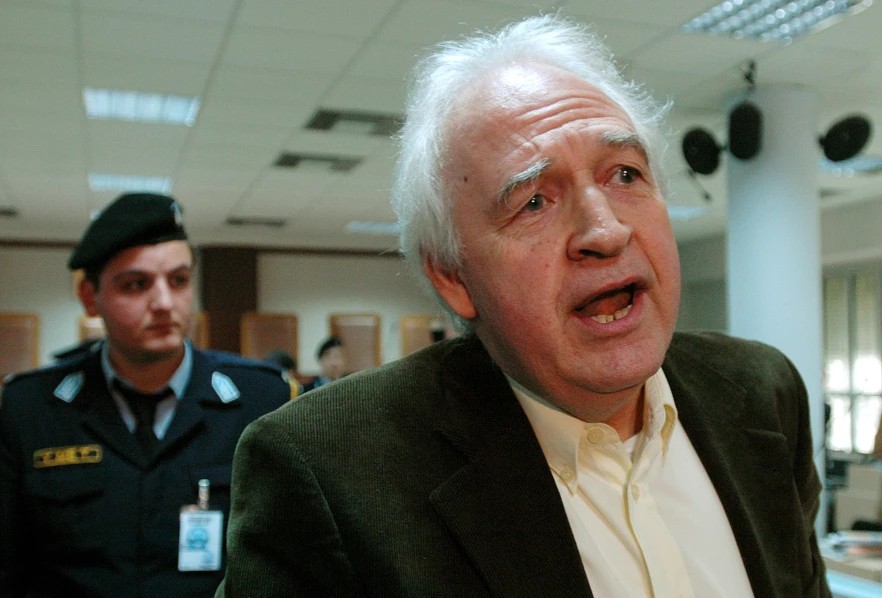 ГРЦИЈА ГО ПУШТИ ОД ЗАТВОР ЛИДЕРОТ НА МИЛИТАНТНАТА ГРУПА „17 НОЕМВРИ“, КОЈА УБИ 23 ЛУЃЕ