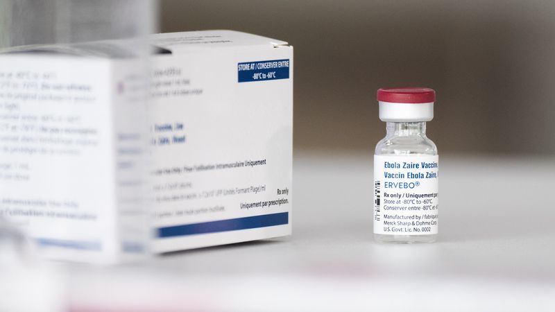 НАУЧНИЦИТЕ ОД УНИВЕРЗИТЕТОТ ОКСФОРД РАЗВИВААТ НОВА ВАКЦИНА ПРОТИВ ЕБОЛА НАУЧНИЦИТЕ ОД УНИВЕРЗИТЕТОТ ОКСФОРД РАЗВИВААТ НОВА ВАКЦИНА ПРОТИВ ЕБОЛА