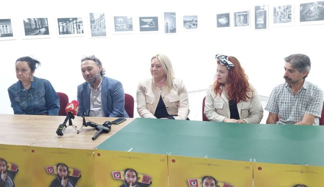 ПРЕТСТАВАТА „ЧИЧКО КУПЛУНГ“, СПОРЕД ФИЛМОТ „САМОУНИШТУВАЊЕ“ ОД ПРЕД 30 ГОДИНИ, СО ПРЕМИЕРА ВО КУМАНОВСКИОТ ТЕАТАР