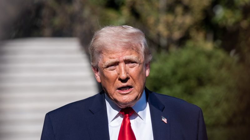 ТРАМП ПАК МУ СЕ ЗАКАНИ НА ИРАН СО БОМБАРДИРАЊА АКО НАСКОРО НЕ СЕ СКЛУЧИ ДОГОВОР