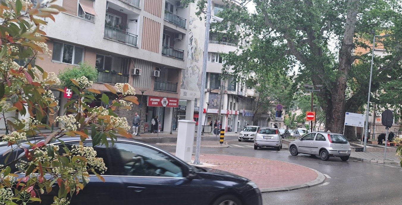 НОВИТЕ СООБРАЌАЈНИ РЕШЕНИЈА ВО ВЕЛЕС ДОНЕСОА ПОВЕЌЕ ХАОС ОТКОЛКУ РЕД, КОЛЕВ ВЕЛИ АКО СМЕНИ НЕШТО ЌЕ МОРА ДА СЕ ВРАТАТ ЕВРОПСКИТЕ ПАРИ