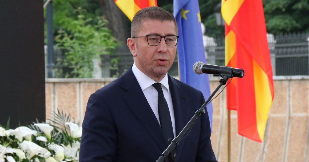ЕВРОИНТЕГРАЦИЈАТА НИ Е ЕДИНСТВЕНА ШАНСА ЗА УСПЕХ, НО ТРГОВИЈА СО ИДЕНТИТЕТОТ НЕМА ДА ИМА, КАЖА МИЦКОСКИ НА ДЕНОТ НА ЕВРОПА