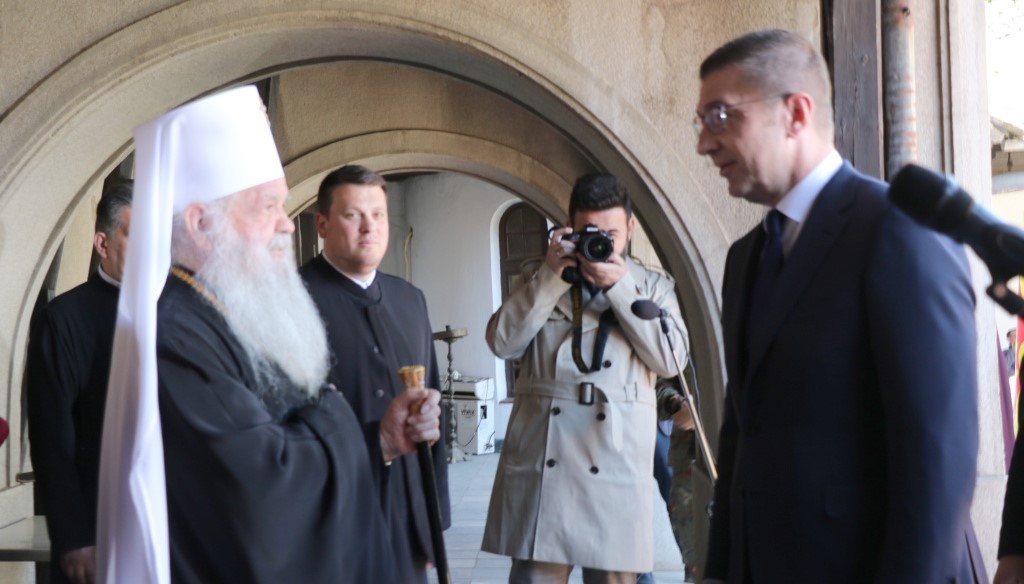 ЛЕТУВАЈТЕ НА НАШИТЕ ПЛАНИНИ И ЕЗЕРА, РЕЧЕ МИЦКОСКИ ЗА ГУЖВИТЕ НА ГРАНИЦИТЕ ПОРАДИ НОВИТЕ КОНТРОЛИ НА ЕУ