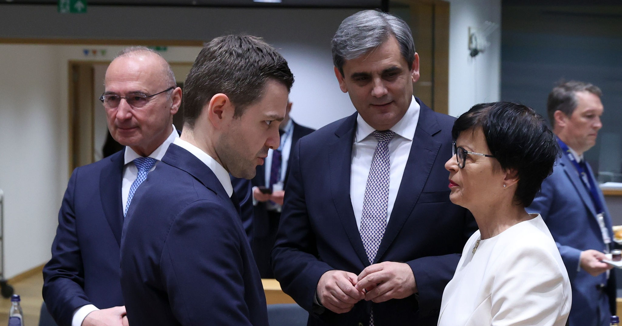 ЕВРОПСКАТА КОМИСИЈА ОДОБРИ 65,7 МИЛИОНИ ЕВРА ЗА МАКЕДОНИЈА ОД ПЛАНОТ ЗА РАСТ, НАЈМНОГУ ВО РЕГИОНОТ