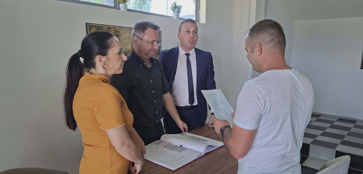 ОСУДЕНИЦИ ВО ЗАТВОРИТЕ ВО СТРУМИЦА И ГЕВГЕЛИЈА ДОБИЈА СВИДЕТЕЛСТВА ЗА ЗАВРШЕНА ПРВА ГОДИНА СРЕДНО ЗА МЕХАНИЧАРИ И МОНТЕРИ НА СУВА ГРАДБА