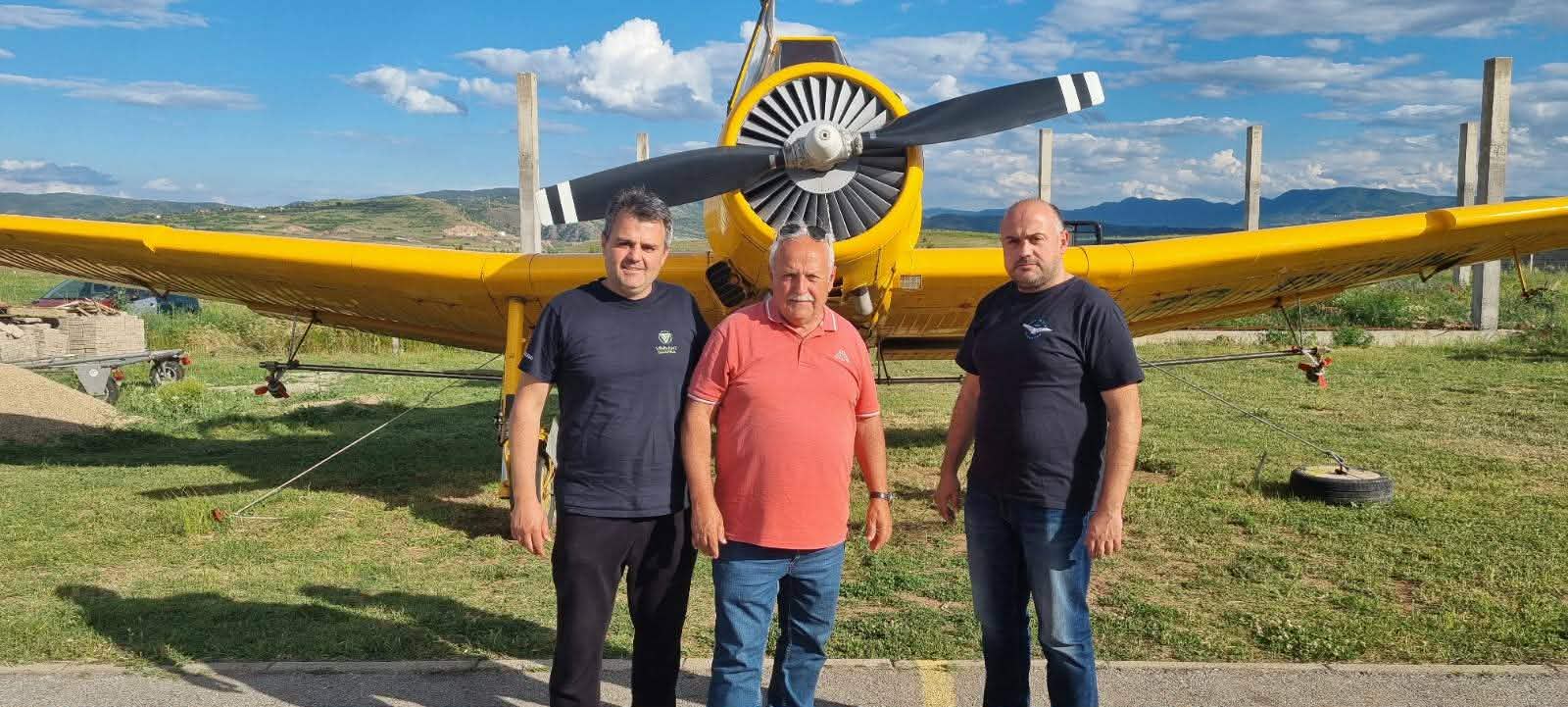 И КАКО ПЕНЗИОНЕР ЌЕ ОБУЧУВАМ ПИЛОТИ ВО ШКОЛАТА НА СПОРТСКИОТ АЕРОДРОМ ВО ШТИП, ВЕЛИ ПИЛОТОТ РАДЕ ИВАНОВСКИ