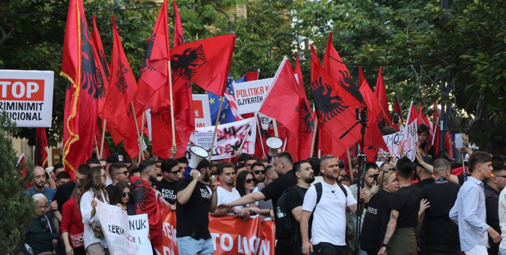 СТУДЕНТИТЕ АЛБАНЦИ НАЈАВИЈА НОВИ ПРОТЕСТИ АКО НЕ ИМ БИДЕ ПРИФАТЕНО БАРАЊЕТО ЗА ПОЛАГАЊЕ НА ПРАВОСУДНИОТ ИСПИТ НА АЛБАНСКИ