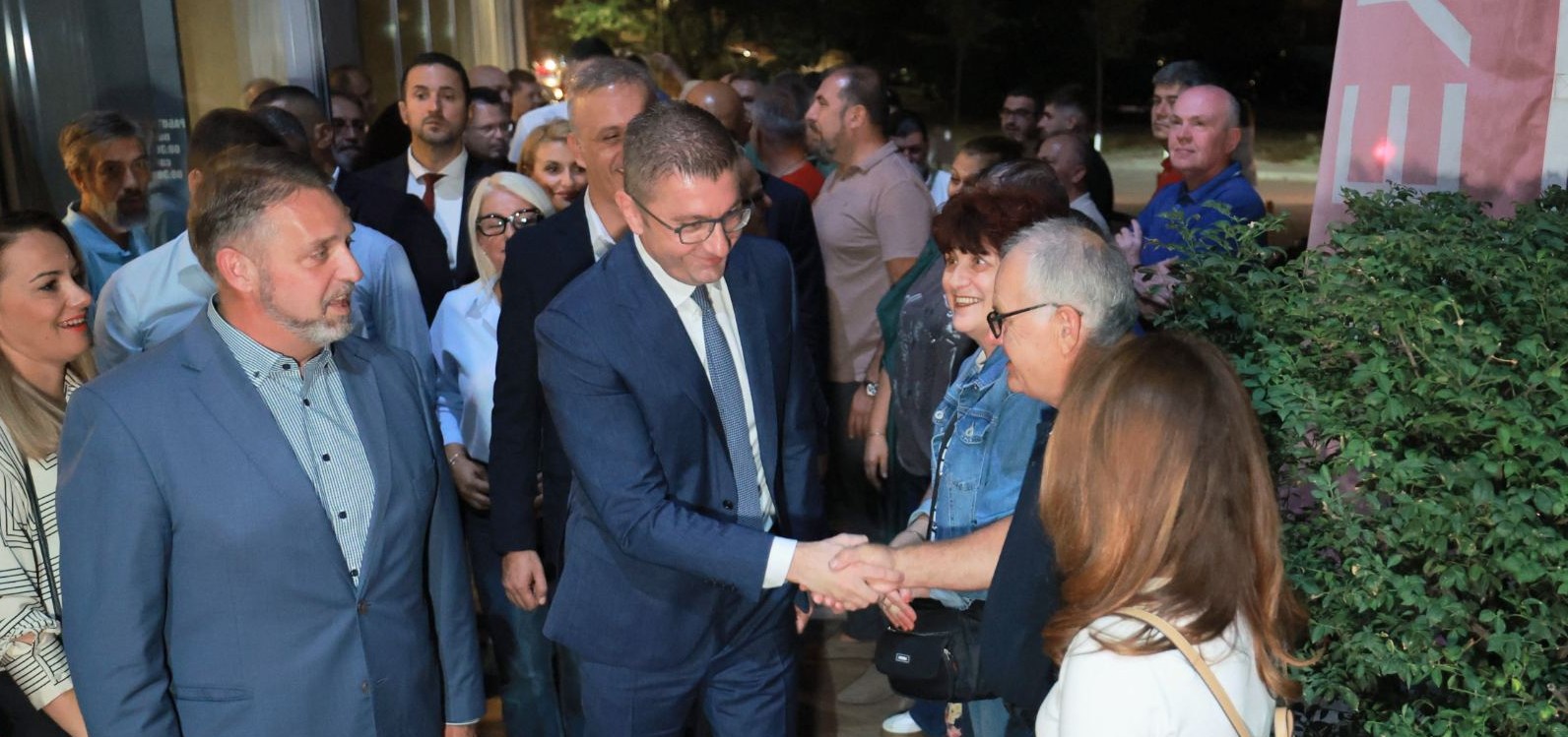 ВМРО-ДПМНЕ ГО СТАВИ ЛУКРОВСКИ ВО КУЌЕН ПРИТВОР, ВЕЛИ ЕКСГРАДОНАЧАЛНИКОТ ЈАКИМОВСКИ