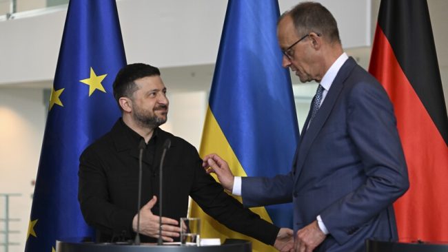 МЕРЦ ПРЕДЛАГА НА УКРАИНА ДА Ѝ СЕ ДОДЕЛИ СТАТУС НА ПРИДРУЖНА ЧЛЕНКА НА ЕУ