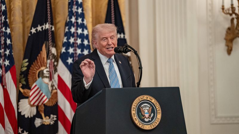 ТРАМП ВЕЛИ ДЕКА МУ Е ПОВАЖНО ЗАПИРАЊЕТО НА НУКЛЕАРНАТА ПРОГРАМА НА ИРАН ОД ЕКОНОМСКИТЕ ПРОБЛЕМИ НА АМЕРИКАНЦИТЕ
