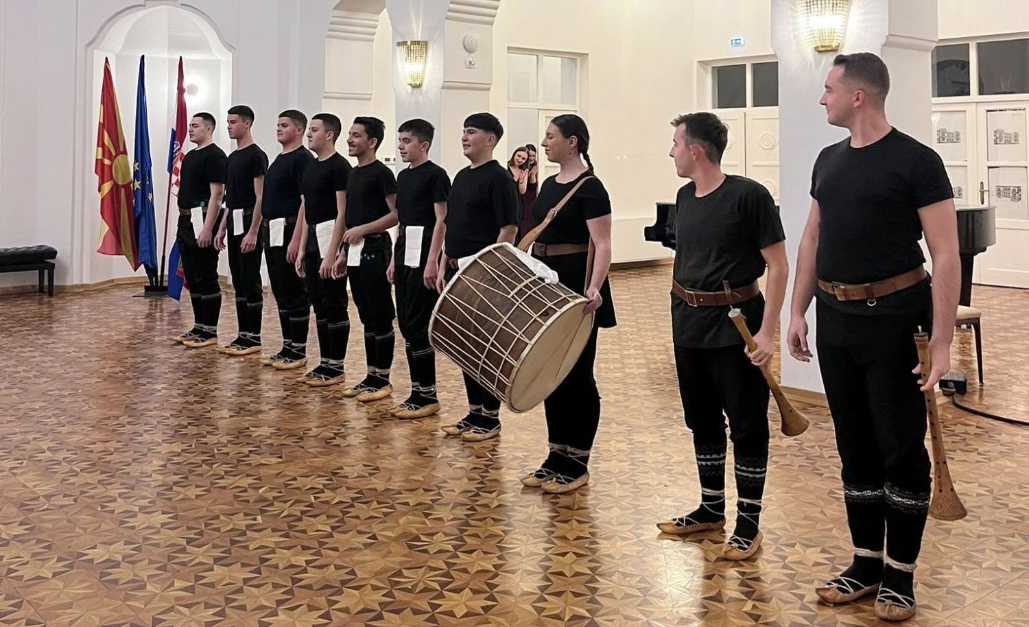 ПРЕКУ ЕДНА ГОДИНА ЌЕ ИМА УПИСИ ЗА ТРАДИЦИОНАЛЕН ИГРАЧ-ПЕЈАЧ, КАЖА ДИРЕКТОРКАТА НА МУЗИЧКОТО УЧИЛИШТЕ ОД БИТОЛА ПО РЕАКЦИИТЕ ДЕКА СЕ УКИНУВА