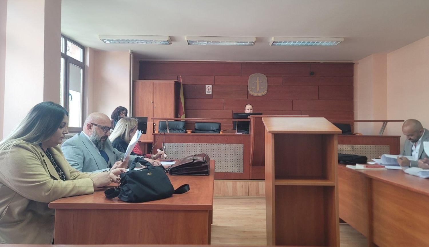 ОСНОВНИОТ СУД ВО СТРУГА ЈА ПОТВРДИ ОСЛОБОДИТЕЛНАТА ПРЕСУДА ЗА ДВАЈЦАТА ЛЕКАРИ ВО СЛУЧАЈОТ СО РОДИЛКАТА ОД ДЕБАР