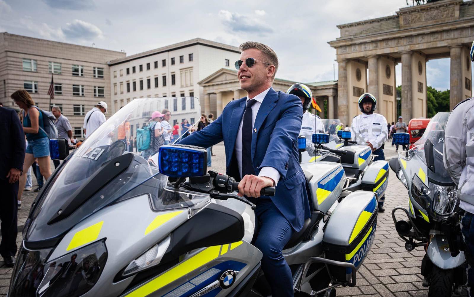 УНГАРИЈА И УКРАИНА ПОСТИГНАА ДОГОВОР ЗА УНГАРСКОТО МАЛЦИНСТВО, КИЕВ ПРЕД ОТВОРАЊЕ ПРИСТАПНИ ПРЕГОВОРИ СО ЕУ