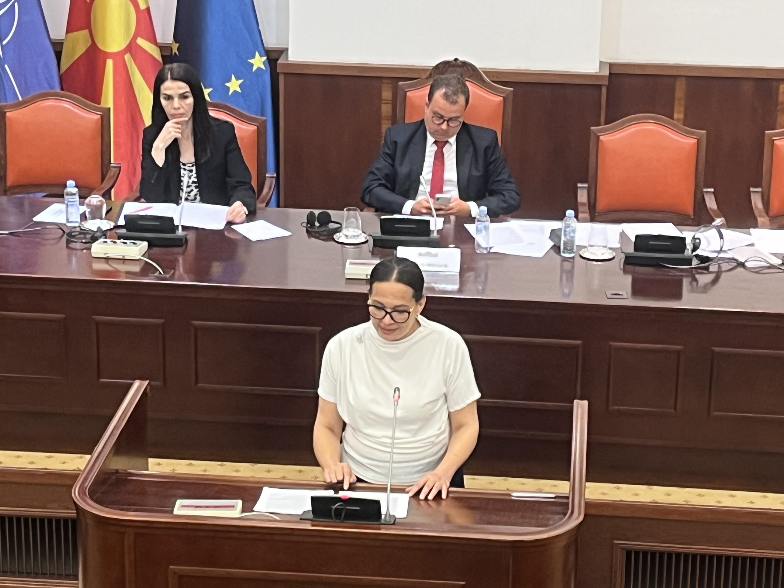 КОЈ Е МОТИВОТ НА ЕДЕН МЛАД ПРАВНИК ДА СЕ ВРАБОТИ И КАРИЕРНО ДА НАПРЕДУВА ВО ОБВИНИТЕЛСТВОТО КОГА ЗА РАКОВОДНИТЕ МЕСТА СЕ НОСАТ ЛУЃЕ ОД НАДВОР, КАЖАА ЗА НОВИОТ ПРЕДЛОГ-ЗАКОН ВО СОБРАНИЕТО КОЈ Е МОТИВОТ НА ЕДЕН МЛАД ПРАВНИК ДА СЕ ВРАБОТИ И КАРИЕРНО ДА НАПРЕДУВА ВО ОБВИНИТЕЛСТВОТО КОГА ЗА РАКОВОДНИТЕ МЕСТА СЕ НОСАТ ЛУЃЕ ОД НАДВОР, КАЖАА ЗА НОВИОТ ПРЕДЛОГ-ЗАКОН ВО СОБРАНИЕТО