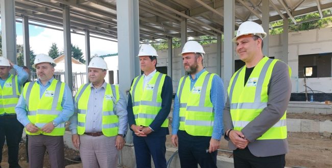 ПРЕМИНОТ МАРКОВА НОГА-ЛЕМОС ОД ГРЧКА СТРАНА ТРЕБА ДА БИДЕ ГОТОВ ДО 2028, НО ЌЕ ВИДИМЕ, СЕПАК, ОВА Е БАЛКАН, РЕЧЕ ЕВРОАМБАСАДОРОТ РОКАС ВО ПРЕСПА