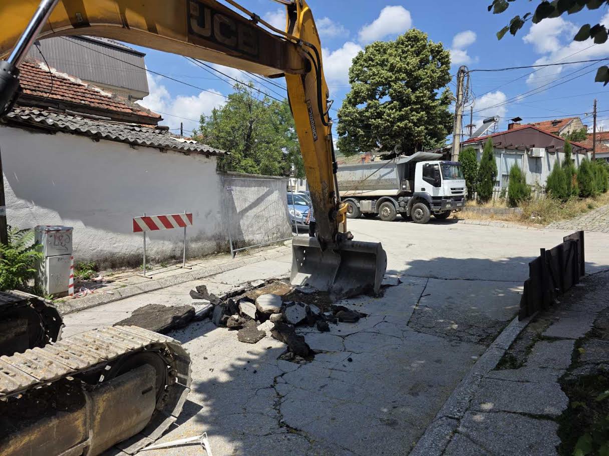 ОТКАКО ДОЖДОТ ЈА РАЗОРИ, ПОЧНА РЕКОНСТРУКЦИЈАТА НА УЛИЦАТА „ДЕБАРСКА“ ВО БИТОЛА, ОД ОПШТИНАТА ВЕЛАТ ПРЕД ДВЕ ГОДИНИ ПОЧНАЛЕ СО ПОДГОТОВКА НА ДОКУМЕНТАЦИЈАТА ОТКАКО ДОЖДОТ ЈА РАЗОРИ, ПОЧНА РЕКОНСТРУКЦИЈАТА НА УЛИЦАТА „ДЕБАРСКА“ ВО БИТОЛА, ОД ОПШТИНАТА ВЕЛАТ ПРЕД ДВЕ ГОДИНИ ПОЧНАЛЕ СО ПОДГОТОВКА НА ДОКУМЕНТАЦИЈАТА