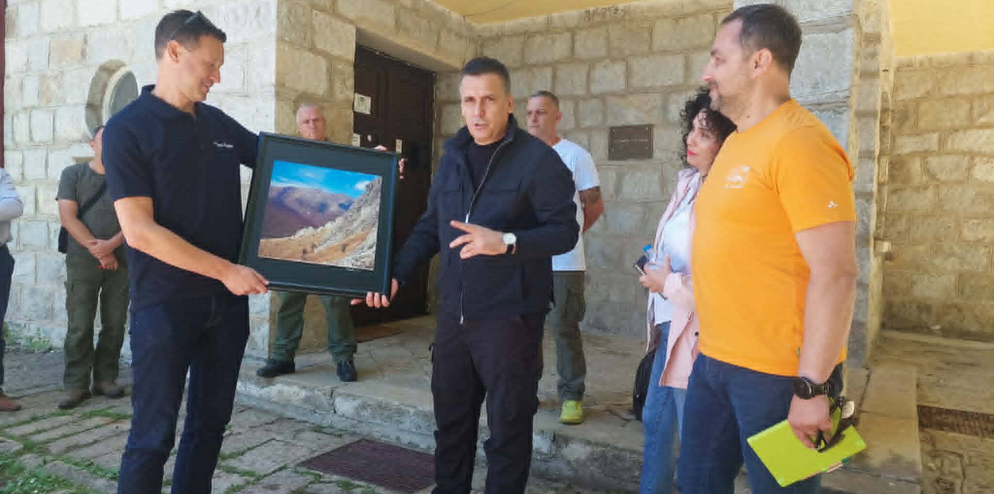 ИМАТЕ ПОДОБРО ОВОШЈЕ И ЗЕЛЕНЧУК, НО НИЕ НЕ ФРЛАМЕ ЃУБРЕ ВО ПРИРОДАТА, РЕЧЕ ШВЕДСКИОТ АМБАСАДОР СОЛСТРОМ НА ПЕЛИСТЕР