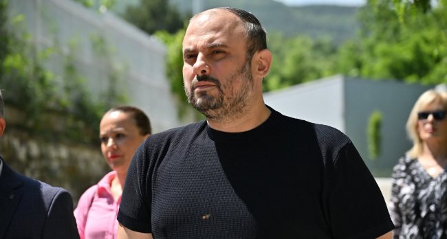 СИЛНО БЕВ ПОГОДЕН КОГА ЧУВ ДЕКА ПРОПАДНА ТЕНДЕРОТ 