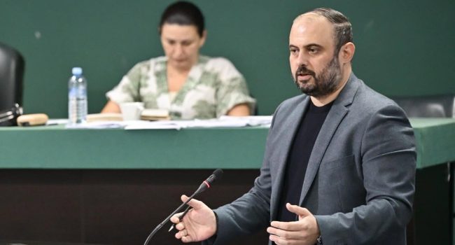 ЃОРЃИЕВСКИ 2 ЧАСА ГИ ЗАПИШУВАШЕ ПРАШАЊАТА НА СОВЕТНИЦИТЕ ПА 