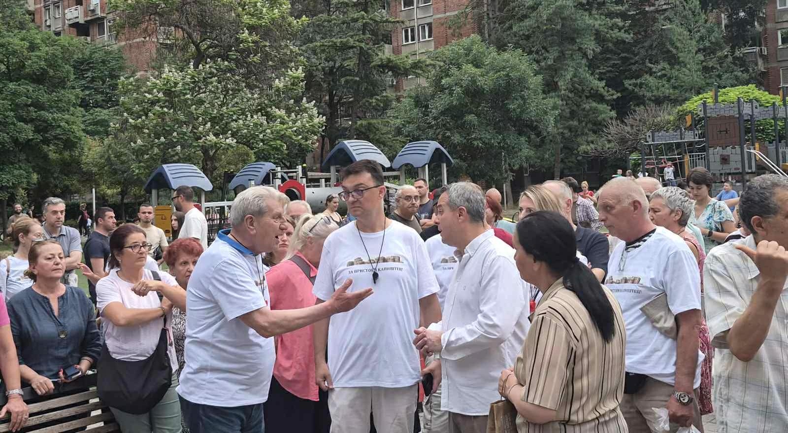 10 ГОДИНИ НЕМАМЕ МИР ОД МУЗИКАТА ВО КАФУЛИЊАТА, ЌЕ БЛОКИРАМЕ УЛИЦИ АКО НЕ СЕ РЕШИ ПРОБЛЕМОТ, РЕКОА НА ПРОТЕСТОТ ЖИТЕЛИТЕ НА КАПИШТЕЦ 10 ГОДИНИ НЕМАМЕ МИР ОД МУЗИКАТА ВО КАФУЛИЊАТА, ЌЕ БЛОКИРАМЕ УЛИЦИ АКО НЕ СЕ РЕШИ ПРОБЛЕМОТ, РЕКОА НА ПРОТЕСТОТ ЖИТЕЛИТЕ НА КАПИШТЕЦ