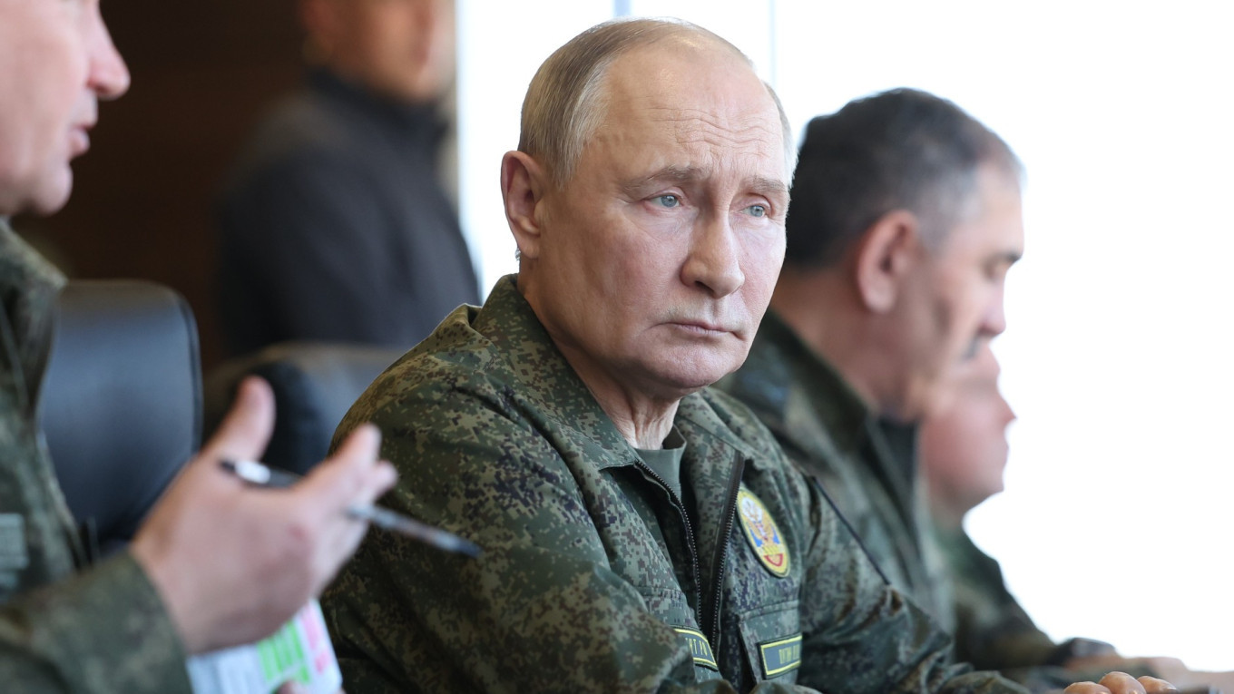 ЗАПАДОТ СЕ СПРЕМА ЗА ВОЈНА СО РУСИЈА, КАЖА ПУТИН ЗАПАДОТ СЕ СПРЕМА ЗА ВОЈНА СО РУСИЈА, КАЖА ПУТИН