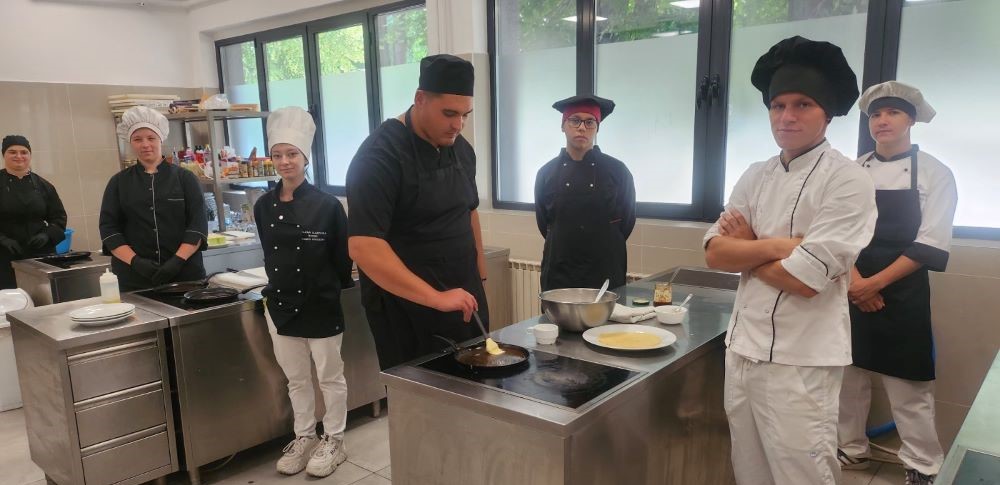 СЕ ЧУВСТВУВАМЕ КАКО ВО МОДЕРЕН ХОТЕЛ, ВЕЛАТ УЧЕНИЦИТЕ ОД ОХРИДСКОТО УГОСТИТЕЛСКО УЧИЛИШТЕ ОБНОВЕНО СО 1,75 МИЛИОНИ ЕВРА ОД ЕУ СЕ ЧУВСТВУВАМЕ КАКО ВО МОДЕРЕН ХОТЕЛ, ВЕЛАТ УЧЕНИЦИТЕ ОД ОХРИДСКОТО УГОСТИТЕЛСКО УЧИЛИШТЕ ОБНОВЕНО СО 1,75 МИЛИОНИ ЕВРА ОД ЕУ