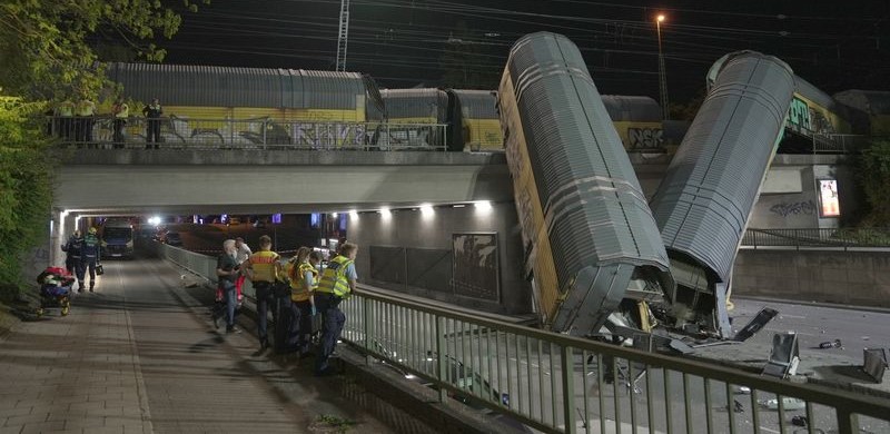 ТОВАРЕН ВОЗ ПАДНА ОД МОСТ ВО МИНХЕН, ЕДЕН ПОВРЕДЕН
