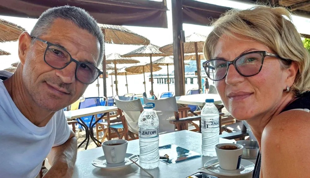 „АКО УМИРАМЕ, ЌЕ УМРЕМЕ ЗАЕДНО“, КАЖАЛА СРБИНКАТА ШТО ГО СПАСУВАЛА СОПРУГОТ ДА НЕ ИЗЛЕТА НИЗ ПРОЗОРЕЦ НА АВИОНОТ НА „РАЈАНЕР“ „АКО УМИРАМЕ, ЌЕ УМРЕМЕ ЗАЕДНО“, КАЖАЛА СРБИНКАТА ШТО ГО СПАСУВАЛА СОПРУГОТ ДА НЕ ИЗЛЕТА НИЗ ПРОЗОРЕЦ НА АВИОНОТ НА „РАЈАНЕР“