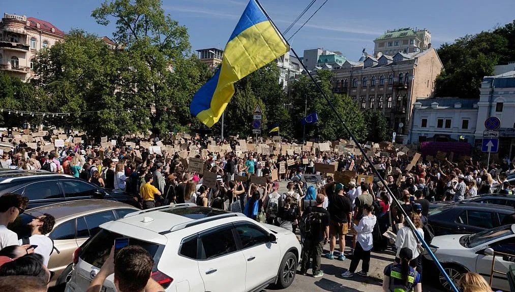 УКРАИНА ДОБИ НОВ ПРЕМИЕР, ПРОТЕСТИ ПОРАДИ СМЕНАТА НА МИНИСТЕРОТ ЗА ОДБРАНА