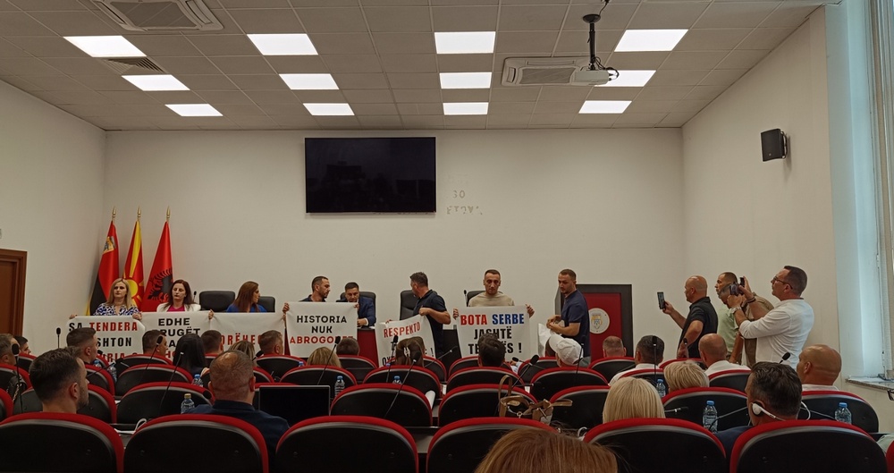 ДУИ ЈА НАПУШТИ СЕДНИЦАТА НА ТЕТОВСКИОТ СОВЕТ ИАКО Ѝ БЕШЕ ПРИФАТЕНА ПРЕДЛОГ-ТОЧКАТА ЗА ПРЕИМЕНУВАЊЕ УЛИЦИ ДУИ ЈА НАПУШТИ СЕДНИЦАТА НА ТЕТОВСКИОТ СОВЕТ ИАКО Ѝ БЕШЕ ПРИФАТЕНА ПРЕДЛОГ-ТОЧКАТА ЗА ПРЕИМЕНУВАЊЕ УЛИЦИ