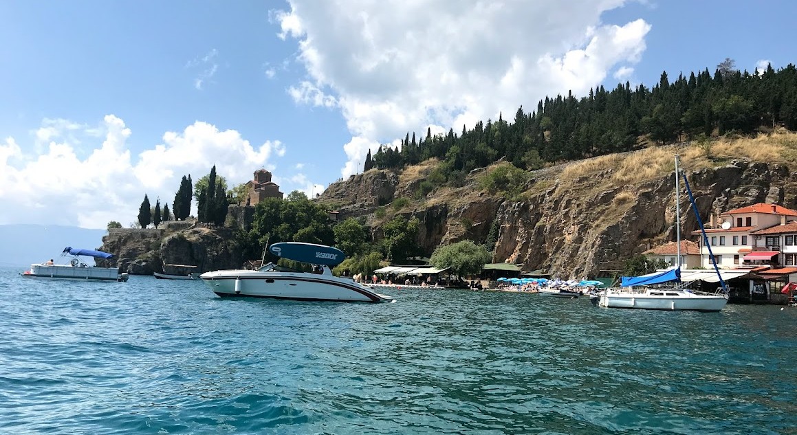 САМО ВО НЕДЕЛАТА ФАТЕНИ ДЕВЕТМИНА ПИЈАНИ ВОЗАЧИ НА ГЛИСЕРИ ВО ОХРИД, ОД КАПЕТАНИЈАТА ВЕЛАТ ДЕЛ ОД ЧАМЦИТЕ НЕ СЕ ПРЕРЕГИСТРИРАНИ