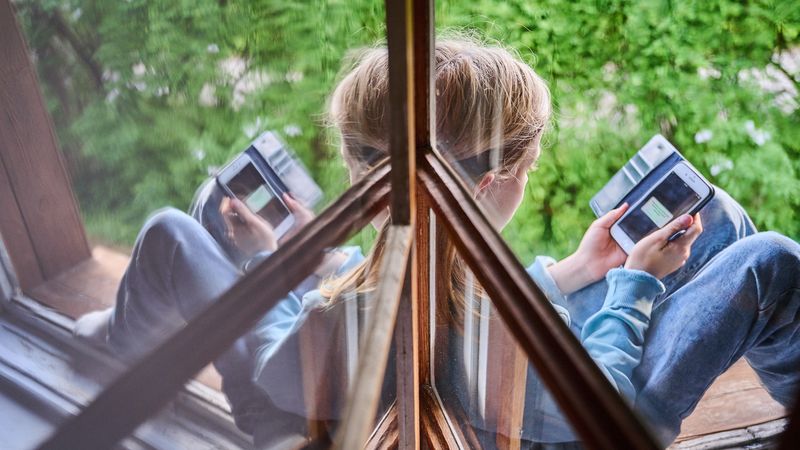 РОДИТЕЛИТЕ ДА НЕ ОБЈАВУВААТ ФОТОГРАФИИ ОД ДЕЦАТА НА ИНТЕРНЕТ ОТИ КРИМИНАЛЦИ ПРАВАТ СЕКСУАЛНИ ВИДЕА ОД НИВ СО ВЕШТАЧКА ИНТЕЛИГЕНЦИЈА, ПРЕДУПРЕДИ БРИТАНСКА АГЕНЦИЈА