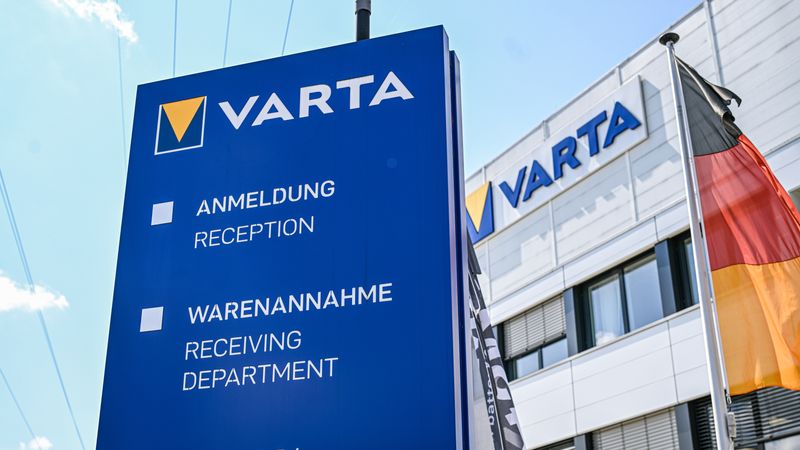 ПРОИЗВОДИТЕЛОТ НА БАТЕРИИ „ВАРТА“ ОДИ ВО СТЕЧАЈ ПРОИЗВОДИТЕЛОТ НА БАТЕРИИ „ВАРТА“ ОДИ ВО СТЕЧАЈ
