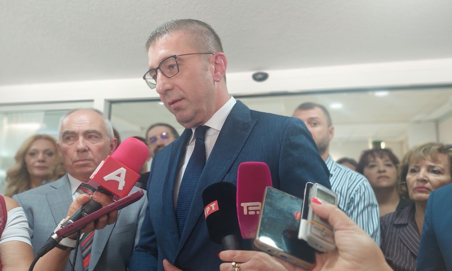 МИЦКОСКИ НАЈАВИ ИСТРАГА ЗА ОБВИНИТЕЛОТ ОД БИТОЛА КОЈ ДОЗВОЛИЛ ДА МУ БИДЕ ВРАТЕН ПАСОШОТ НА МАРКОВСКИ И ГО НАРЕЧЕ НЕГОВ СОУЧЕСНИК МИЦКОСКИ НАЈАВИ ИСТРАГА ЗА ОБВИНИТЕЛОТ ОД БИТОЛА КОЈ ДОЗВОЛИЛ ДА МУ БИДЕ ВРАТЕН ПАСОШОТ НА МАРКОВСКИ И ГО НАРЕЧЕ НЕГОВ СОУЧЕСНИК
