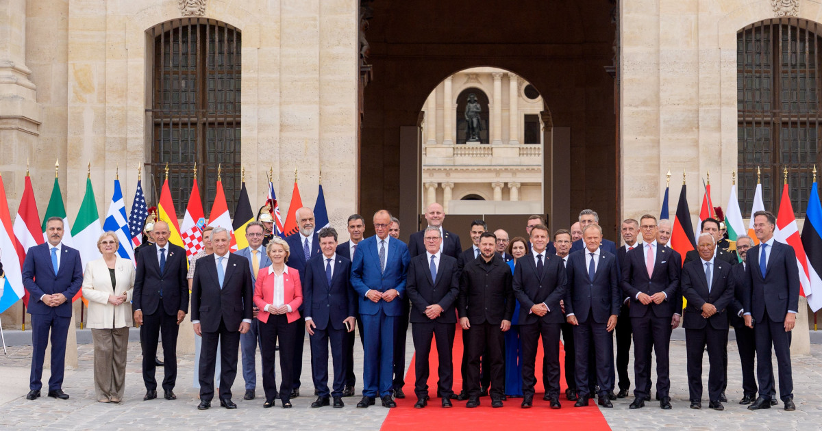 ВИЦЕПРЕМИЕРОТ БЕКИМ САЛИ ЈА ПРЕТСТАВУВА МАКЕДОНИЈА НА СОБИРОТ НА ЕВРОПСКИ ЛИДЕРИ КАЈ МАКРОН ЗА ДЕНОТ НА БАСТИЛЈА ВИЦЕПРЕМИЕРОТ БЕКИМ САЛИ ЈА ПРЕТСТАВУВА МАКЕДОНИЈА НА СОБИРОТ НА ЕВРОПСКИ ЛИДЕРИ КАЈ МАКРОН ЗА ДЕНОТ НА БАСТИЛЈА