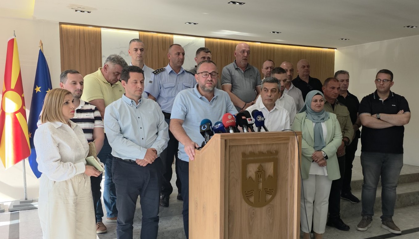 ПОЧНА ХИПЕРХЛОРИРАЊЕТО НА ВОДОВОДОТ ВО ГОСТИВАР, СЕ НАДЕВАМЕ ДЕКА ДО КРАЈОТ НА НАРЕДНАТА НЕДЕЛА ВОДАТА ЌЕ МОЖЕ ДА СЕ ПИЕ, РЕЧЕ ТОШКОВСКИ ПОЧНА ХИПЕРХЛОРИРАЊЕТО НА ВОДОВОДОТ ВО ГОСТИВАР, СЕ НАДЕВАМЕ ДЕКА ДО КРАЈОТ НА НАРЕДНАТА НЕДЕЛА ВОДАТА ЌЕ МОЖЕ ДА СЕ ПИЕ, РЕЧЕ ТОШКОВСКИ
