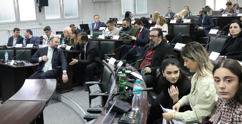 СОВЕТНИЦИТЕ НА ВМРО-ДПМНЕ И „ВРЕДИ“ ВО ГРАД СКОПЈЕ НЕ ПРИФАТИЈА ЕДЕН АВТОБУСКИ БИЛЕТ ДА ВАЖИ 2 ЧАСА КАКО ВО ЕВРОПСКИТЕ ГРАДОВИ СОВЕТНИЦИТЕ НА ВМРО-ДПМНЕ И „ВРЕДИ“ ВО ГРАД СКОПЈЕ НЕ ПРИФАТИЈА ЕДЕН АВТОБУСКИ БИЛЕТ ДА ВАЖИ 2 ЧАСА КАКО ВО ЕВРОПСКИТЕ ГРАДОВИ
