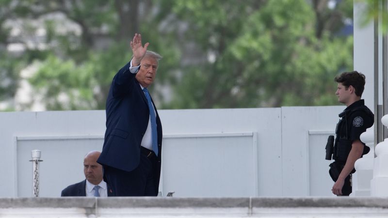 ЈА ПРЕКИНУВАМЕ ЦЕЛАТА ТРГОВИЈА СО ШПАНИЈА, ТИЕ СЕ ЛОШИ ЛУЃЕ, КАЖА ТРАМП ЈА ПРЕКИНУВАМЕ ЦЕЛАТА ТРГОВИЈА СО ШПАНИЈА, ТИЕ СЕ ЛОШИ ЛУЃЕ, КАЖА ТРАМП