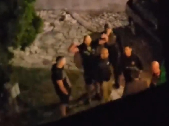 БУГАРСКИ НЕОНАЦИСТИ СЕ ОБИДЕЛЕ ДА УПАДНАТ ВО ХОТЕЛ ВО СОФИЈА ВО КОЈ ПРЕСТОЈУВАЛЕ МЛАДИ ИТАЛИЈАНСКИ ЕВРЕИ БУГАРСКИ НЕОНАЦИСТИ СЕ ОБИДЕЛЕ ДА УПАДНАТ ВО ХОТЕЛ ВО СОФИЈА ВО КОЈ ПРЕСТОЈУВАЛЕ МЛАДИ ИТАЛИЈАНСКИ ЕВРЕИ