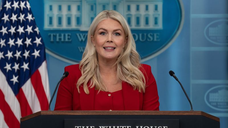 ПОРТПАРОЛКАТА НА ТРАМП, КЕРОЛАЈН ЛИВИТ, ЈА НАПУШТА ФУНКЦИЈАТА ПОРТПАРОЛКАТА НА ТРАМП, КЕРОЛАЈН ЛИВИТ, ЈА НАПУШТА ФУНКЦИЈАТА