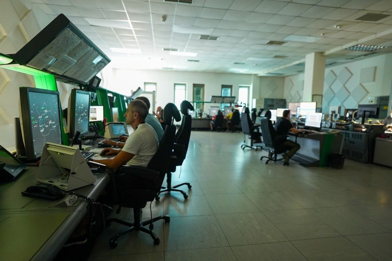 КОНТРОЛАТА НА ЛЕТАЊЕ ДОБИ НОВ СИСТЕМ ЗА МЕНАЏИРАЊЕ НА АВИОСООБРАЌАЈОТ КОНТРОЛАТА НА ЛЕТАЊЕ ДОБИ НОВ СИСТЕМ ЗА МЕНАЏИРАЊЕ НА АВИОСООБРАЌАЈОТ