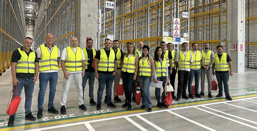 ЛИЦАТА КОИ ЈА МИНАА СЕЛЕКЦИЈАТА ПОЧНАА ДА РАБОТАТ ВО ЛОГИСТИЧКИОТ ЦЕНТАР НА „ЛИДЛ“ ВО КУМАНОВО ЛИЦАТА КОИ ЈА МИНАА СЕЛЕКЦИЈАТА ПОЧНАА ДА РАБОТАТ ВО ЛОГИСТИЧКИОТ ЦЕНТАР НА „ЛИДЛ“ ВО КУМАНОВО