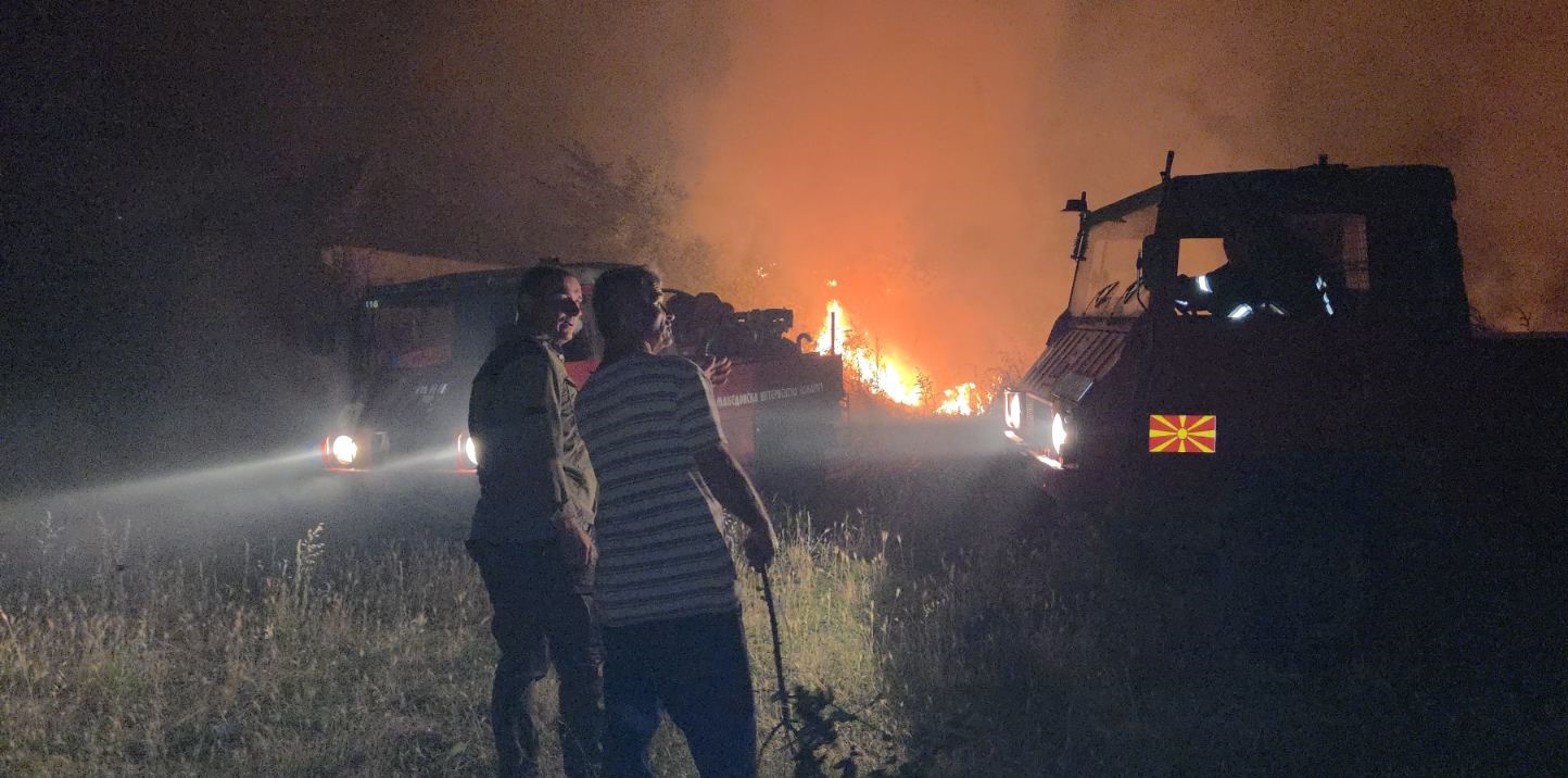 ЛОКАЛИЗИРАН ПОЖАРОТ ВО СЕЛО ЛОЗНАНИ, ПОЖАРНИКАРИТЕ СПАСУВАА КУЌИ ЛОКАЛИЗИРАН ПОЖАРОТ ВО СЕЛО ЛОЗНАНИ, ПОЖАРНИКАРИТЕ СПАСУВАА КУЌИ