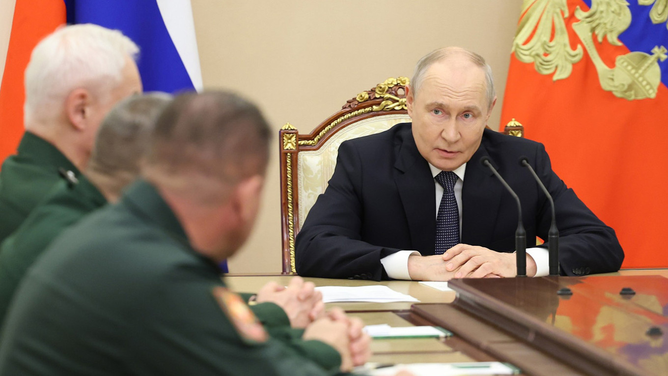 ПУТИН НАЗНАЧИ НОВИ ВОЕНИ КОМАНДАНТИ ЗА УКРАИНА И ФОРМИРАШЕ СИЛИ ЗА БЕСПИЛОТНИ ЛЕТАЛА ПУТИН НАЗНАЧИ НОВИ ВОЕНИ КОМАНДАНТИ ЗА УКРАИНА И ФОРМИРАШЕ СИЛИ ЗА БЕСПИЛОТНИ ЛЕТАЛА