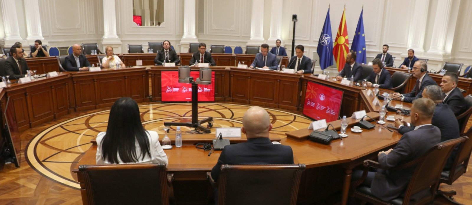 ПРЕМИЕРОТ МИЦКОСКИ ЈА ОДБЕЛЕЖА 25-ГОДИШНИНАТА ОД ОХРИДСКИОТ ДОГОВОР НА ФЕЈСБУК, СВЕЧЕНАТА СЕДНИЦА НА ВЛАДАТА ЈА ВОДЕШЕ ВИЦЕПРЕМИЕРОТ НИКОЛОСКИ ПРЕМИЕРОТ МИЦКОСКИ ЈА ОДБЕЛЕЖА 25-ГОДИШНИНАТА ОД ОХРИДСКИОТ ДОГОВОР НА ФЕЈСБУК, СВЕЧЕНАТА СЕДНИЦА НА ВЛАДАТА ЈА ВОДЕШЕ ВИЦЕПРЕМИЕРОТ НИКОЛОСКИ