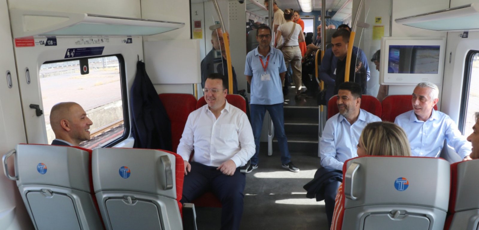 ДОДЕКА МАШИНОВОЗАЧИТЕ ШТРАЈКУВАА ЗА НЕИСПЛАТЕНАТА ПЛАТА ЗА ЈУЛИ СИТЕ ВОЗОВИ МИРУВАА, САМО НОВИОТ ГРАДСКИ ВОЗ ЗА ЗЕЛЕНИКОВО НЕПРЕЧЕНО СООБРАЌАШЕ ДОДЕКА МАШИНОВОЗАЧИТЕ ШТРАЈКУВАА ЗА НЕИСПЛАТЕНАТА ПЛАТА ЗА ЈУЛИ СИТЕ ВОЗОВИ МИРУВАА, САМО НОВИОТ ГРАДСКИ ВОЗ ЗА ЗЕЛЕНИКОВО НЕПРЕЧЕНО СООБРАЌАШЕ