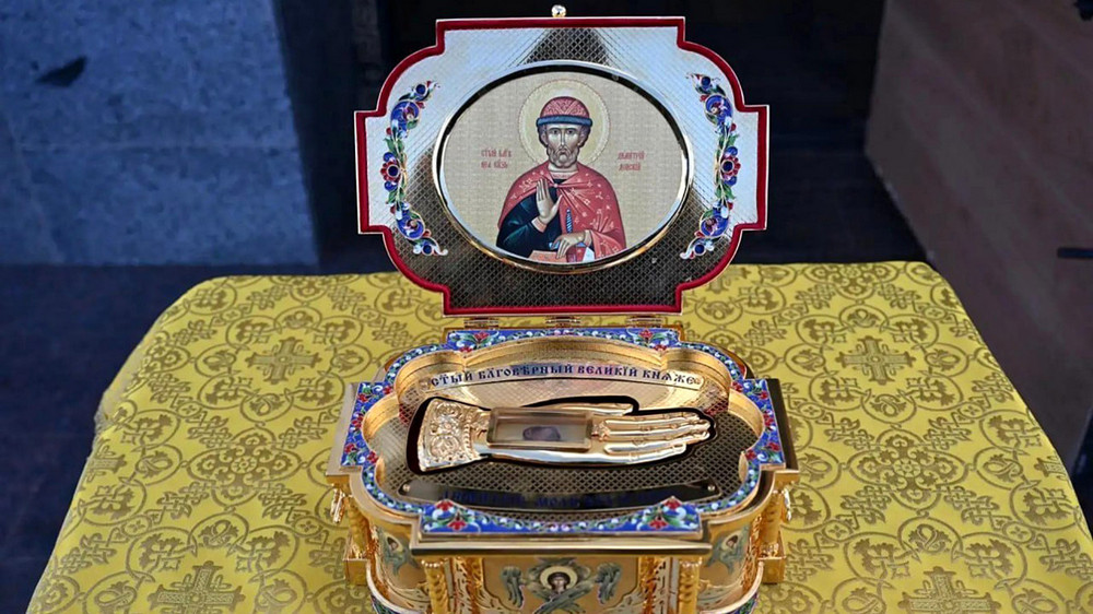 РУСИЈА ИСПРАТИ ОСТАНКИ НА СРЕДНОВЕКОВЕН КНЕЗ ВО УКРАИНА ЗА ДА ГО ПОДИГНЕ МОРАЛОТ НА ВОЈСКАТА