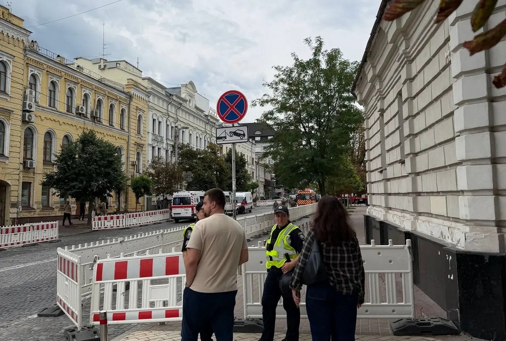 РУСКИ ДРОН ГО ПОГОДИ СЕДИШТЕТО НА БЕЗБЕДНОСНАТА СЛУЖБА НА УКРАИНА ВО КИЕВ