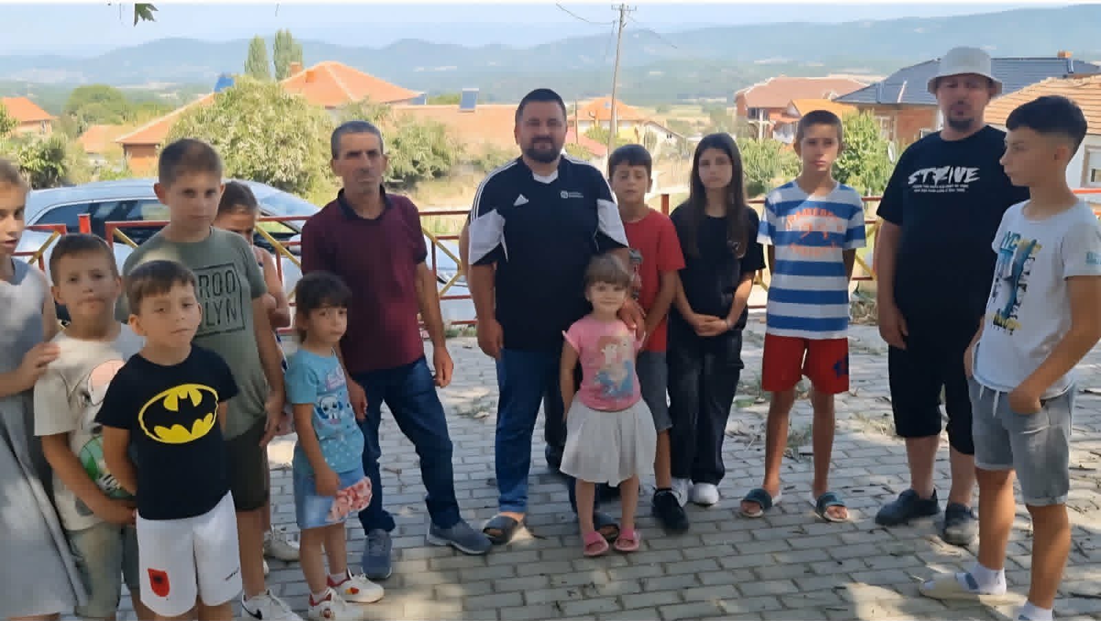 ДЕЦАТА НИ ПОВТОРУВААТ ОДДЕЛЕНИЕ ЗА ДА ИМААТ ПОВЕЌЕ УЧЕНИЦИ, РЕКОА РЕВОЛТИРАНИТЕ РОДИТЕЛИ ОД КОНЧЕ И СЕ ЗАКАНИЈА ДЕКА НЕМА ДА ГИ ПУШТААТ НА ШКОЛО ДЕЦАТА НИ ПОВТОРУВААТ ОДДЕЛЕНИЕ ЗА ДА ИМААТ ПОВЕЌЕ УЧЕНИЦИ, РЕКОА РЕВОЛТИРАНИТЕ РОДИТЕЛИ ОД КОНЧЕ И СЕ ЗАКАНИЈА ДЕКА НЕМА ДА ГИ ПУШТААТ НА ШКОЛО