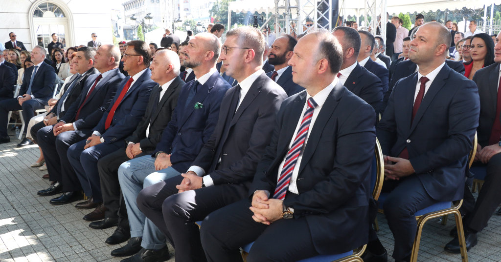 МИЦКОСКИ НА 35 ГОДИНИ НЕЗАВИСНА МАКЕДОНИЈА ПОБАРА ДА НЕ СЕ ДЕЛИМЕ, ПА СЕ ЗАКАНИ ДЕКА ЌЕ РАСЧИСТУВА СО „ТАЛОГОТ“ И СЕДНА ДО ДРЖАВНИОТ ОБВИНИТЕЛ НЕНАД САВЕСКИ